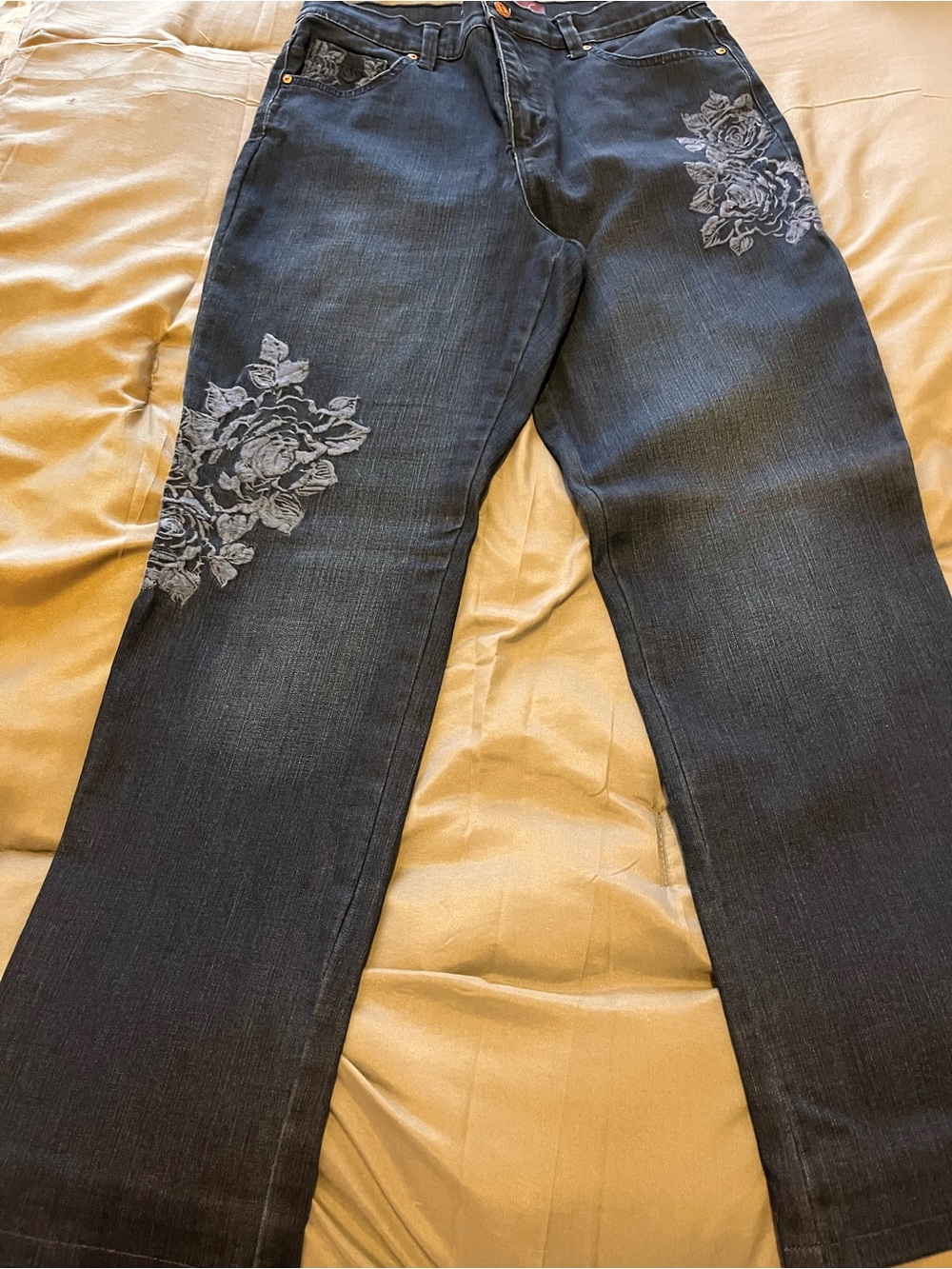 Gloria Vanderbilt Dark Blue Flare Jeans with Floral Appliqué Size 8